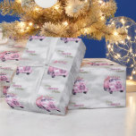 Vrolijk Truckin 'Christmas Pink Semi Cadeaupapier<br><div class="desc">Voor de truckers die er zijn of iemand anders die je cadeau doet aan een roze semi truck klaar voor Kerstmis. Tekst is "Merry Truckin' Christmas" Achtergrond van een koele sterrenwolk</div>