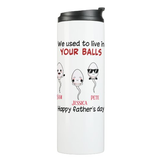 Vrolijk Vaderdag dat we in je ballen leefden Thermosbeker (Gedraaid links)