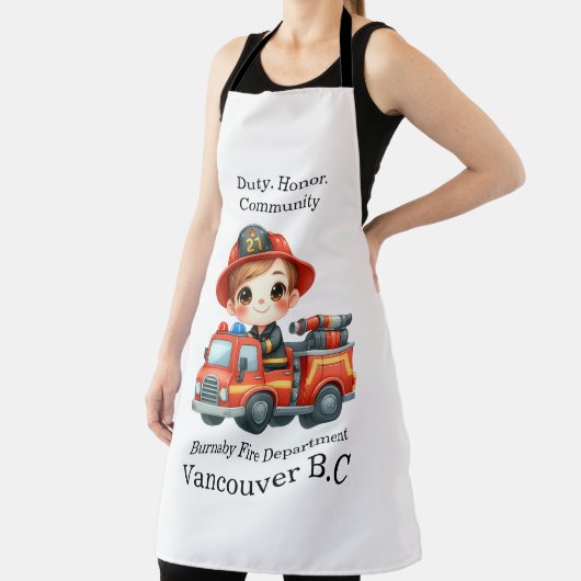 Vrolijke brandweerman in een lichte vrachtwagen schort (Insitu)