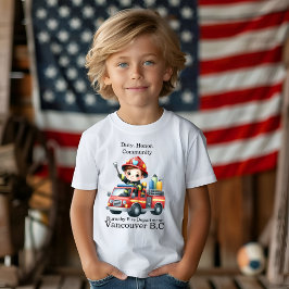 Vrolijke brandweerman rijdt in een kleurrijke bran t-shirt