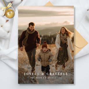 Vrolijke en dankbare moderne familie kerstfoto feestdagenkaart