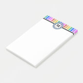 Vrolijke en heldere regenboog monogram strepen post-it® notes (Schuin)