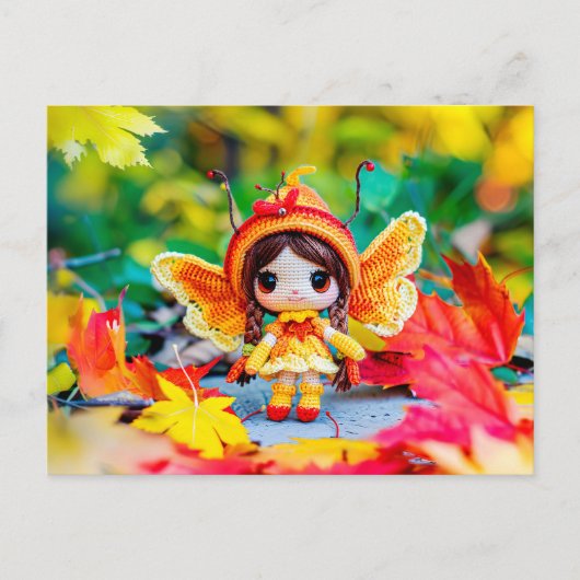 Vrolijke gehaakte pop met herfstbladeren feestdagenkaart (Voorkant)