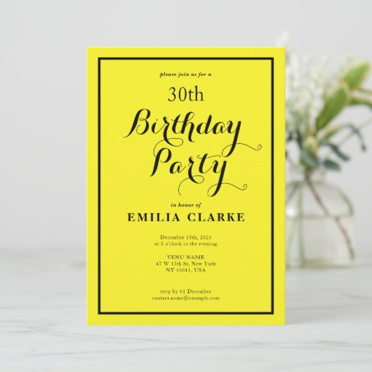 Vrolijke gele verjaardagsviering uitnodigen kaart (Staand voorkant)