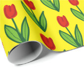 Vrolijke grillige rode tulpenbloem op maat geel cadeaupapier (Rol Hoek)