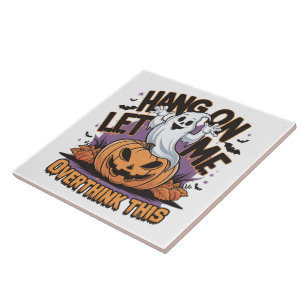 Vrolijke Halloween-geest bovenop een gesneden pomp Tegeltje