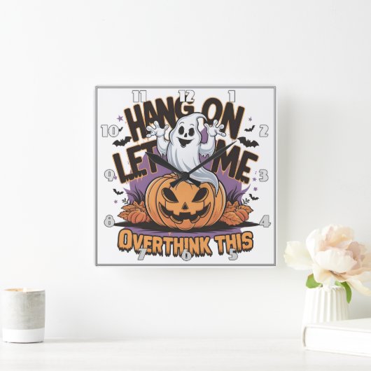 Vrolijke Halloween-geest bovenop een gesneden pomp Vierkante Klok (Huis)