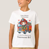 Vrolijke jonge brandweerman op rode vrachtwagen t-shirt (Voorkant)