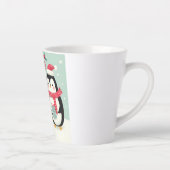 Vrolijke kerst besneeuwde pinguïns latte mok (Rechts)