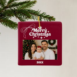 Vrolijke kerst bordeauxfoto boog met de hand getek keramisch ornament