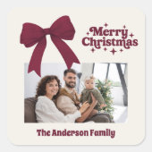 Vrolijke kerst bordeauxrode boog beige retro foto vierkante sticker (Voorkant)