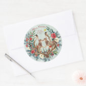Vrolijke kerst rode bloemige winterhazen ronde sticker (Envelop)
