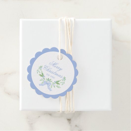 Vrolijke kerst swag met blauwe boog bedankjes labels (In situ)