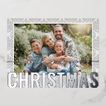 Vrolijke kerstfoto Modern feestelijk patroon Folie Feestdagen Briefkaart<br><div class="desc">Merry Christmas Photo Modern Silver Festive Pattern Copper Folie Christmas Briefkaarten is voorzien van uw favoriete foto op een hedendaagse zilveren kerstbal patroonachtergrond met een "Merry Christmas" zilveren folie kalligrafie script overlay. Personaliseer door de tekst op de keerzijde te bewerken. Ontworpen door ©2024 Evco Studio www.zazzle.com/store/evcostudio</div>