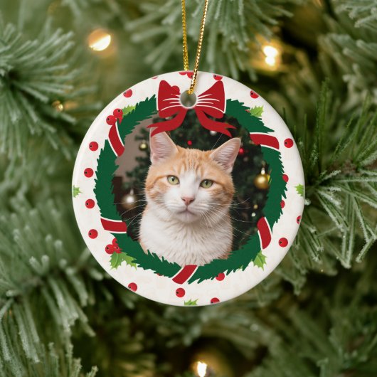 Vrolijke Kerstkrans en Holly Custom Pet Foto Keramisch Ornament (Boom)