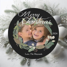 Vrolijke Kerstmis dennenappel en groen fotokaart