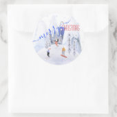 Vrolijke Kerstmis Snowy Mountain Scene Skiers Ronde Sticker (Tas)