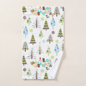Vrolijke Kerstmis Typografie & Kerstbomen Bad Handdoek (Handdoek)