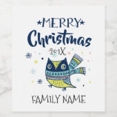 Vrolijke Kerstmis Typografie met Leuke Uil Wijn Etiket (Enkel label)