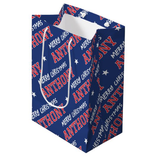 Vrolijke Kerstnaam Typografie Red Navy Blue Medium Cadeauzakje (Voorkant Gekanteld)