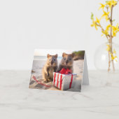 Vrolijke Kerstquokka's op het strand - Kaart (Gele Bloem)