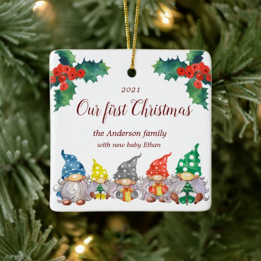 Vrolijke kleurige gnomen eerste kerstfoto keramisch ornament (Boom)