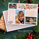 Vrolijke Merry and Bright foto collage goud blush Folie Feestdagenkaart<br><div class="desc">Moderne trendy boho blush roze foto collage luxe gouden folie vakantie kaart met een kerst seizoensgebonden waterverf bloemenboeket met een rode baksteen terracotta poinsettia bloem, een speldenknop, salie jager groene sparren takken en gebladerte met "Joyful" "Merry and Bright" hand geletterde typografie script. Personaliseer het met 3 van je foto's aan...</div>