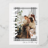 Vrolijke moderne en grijze geruite gezinsfoto folie feestdagenkaart (Voorkant)