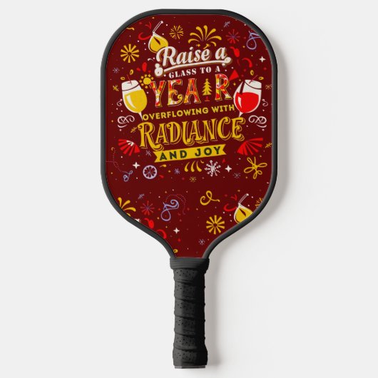 Vrolijke nieuwjaarsviering die een glas opheft pickleball paddle (Voorkant)