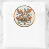 "Vrolijke Nut Gathering Eekhoorns" Ronde Sticker (Tas)