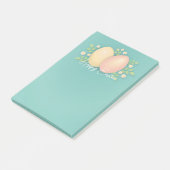 Vrolijke paaseieren in zacht blauw bloemontwerp post-it® notes (Schuin)