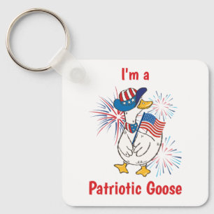Vrolijke patriottische gans met vlag en vuurwerk sleutelhanger