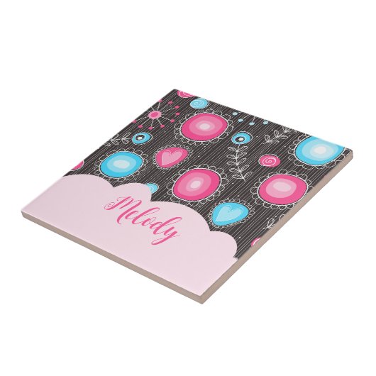 Vrolijke roze blauwe harten en bloemen bloemnaam tegeltje (Zijkant)