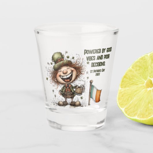 Vrolijke St. Patrick's Day Kabouter Kunst Shot Glas (Voorkant)