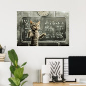 Vrolijke Tabby Cat Teaching Wiskunde in de klas Poster (Thuiskantoor)