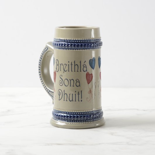 Vrolijke verjaardag! in het Iers Gaelic Bierpul (Voorkant links)