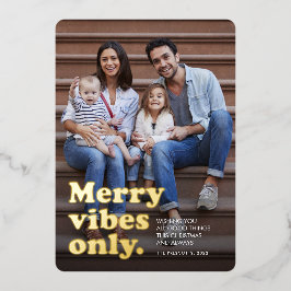 Vrolijke vibes alleen leuk retro kerst foto folie feestdagenkaart