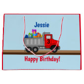 Vrolijke vrachtwagenlading van cadeauboeien Naam L Groot Cadeauzakje (Voorkant)