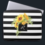 Vrolijke Zonnebloemen en Strepen met Monogram Laptop Sleeve<br><div class="desc">Een boeket vrolijke zonnebloemen morst over een vierkant lijst rondom je monogram in deze strepen en bloemige vormgeving. Kleuren zijn zwart-wit met bloemenboeket in geel en groen met bruine centra. Plaats uw monogram in plaats van het monstermonogram dat wordt weergegeven in de sjabloon van het ontwerp.</div>