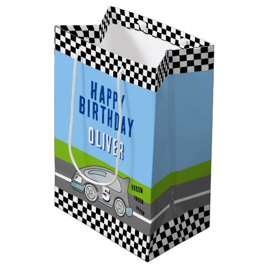 Vroom Vroom Racing Road Name Happy Birthday Medium Cadeauzakje (Voorkant Gekanteld)