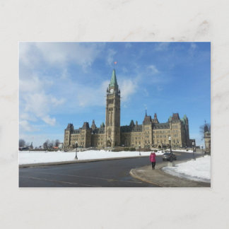 Vrouw aan het Canadese parlement in Ottawa Briefkaart