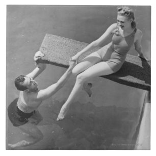 Vrouw aan het duikbord tegeltje