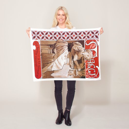 Vrouw aan het koken, Alphonse Mucha Fleece Deken (In situ)