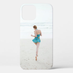 Vrouw aan land nabij strand Case-Mate iPhone case