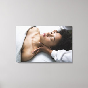 Vrouw aan spa canvas afdruk