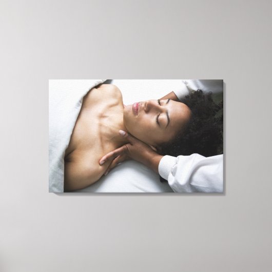 Vrouw aan spa canvas afdruk (Voorkant)