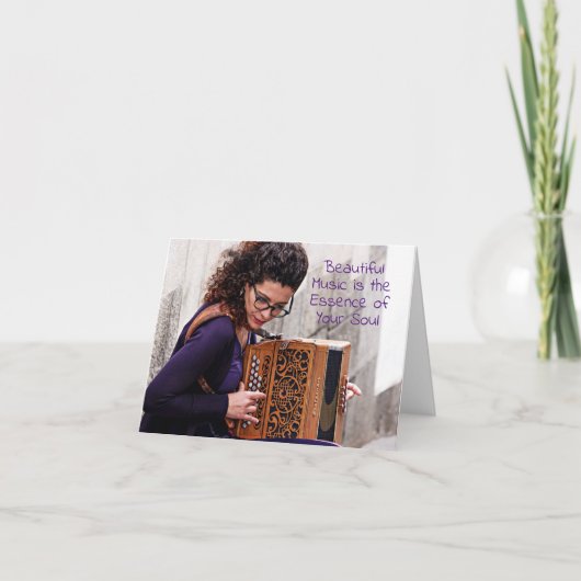 Vrouw accordeonist verjaardag kaart (Voorkant)