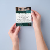 Vrouw achter Boek, bibliotheek Adverteren Flyer (Hand)