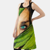 Vrouw achter groene bladeren schort (Insitu)