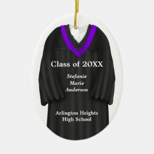Vrouw Afstudeerder Gown Black en Paarse Ornament